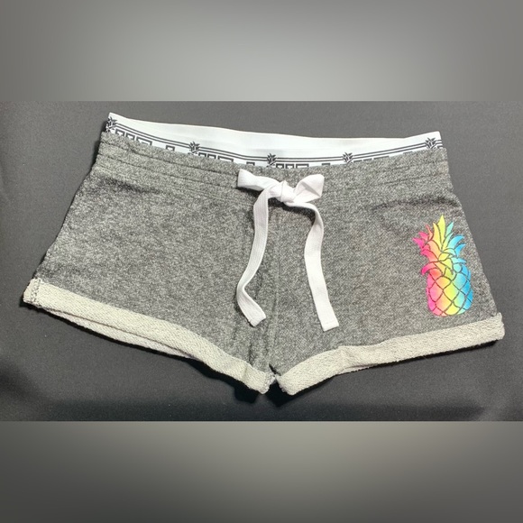 No Boundaries Pants - No Boundaries Rainbow pineapple shorts juniors women’s size Medium (7-9) grey